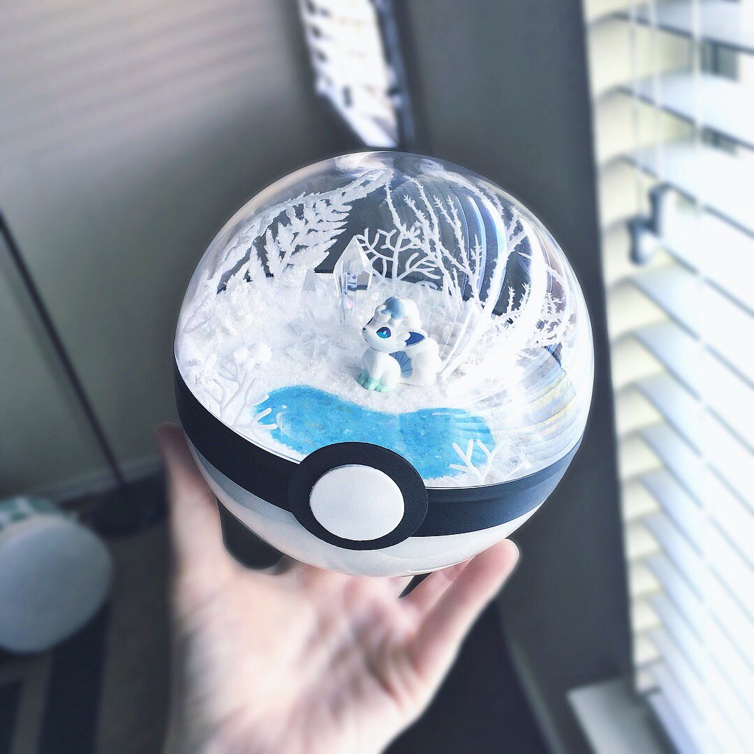 TheVintageRealm's tweet photo. #pokeballterrarium https://t.co/scpVjWcddJ