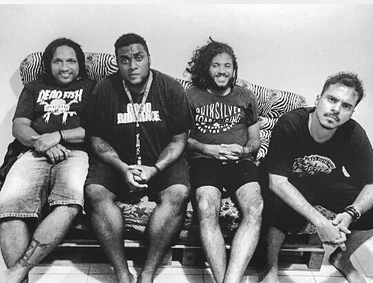 plasticfire's tweet photo. Ta vindo disco novo, ta vindo formação nova, ta vindo show, ta vindo novidade a vera..🔥#plasticfire #2018 #newalbum #newtime 📷: Carol Folha https://t.co/loZkS1zy8D