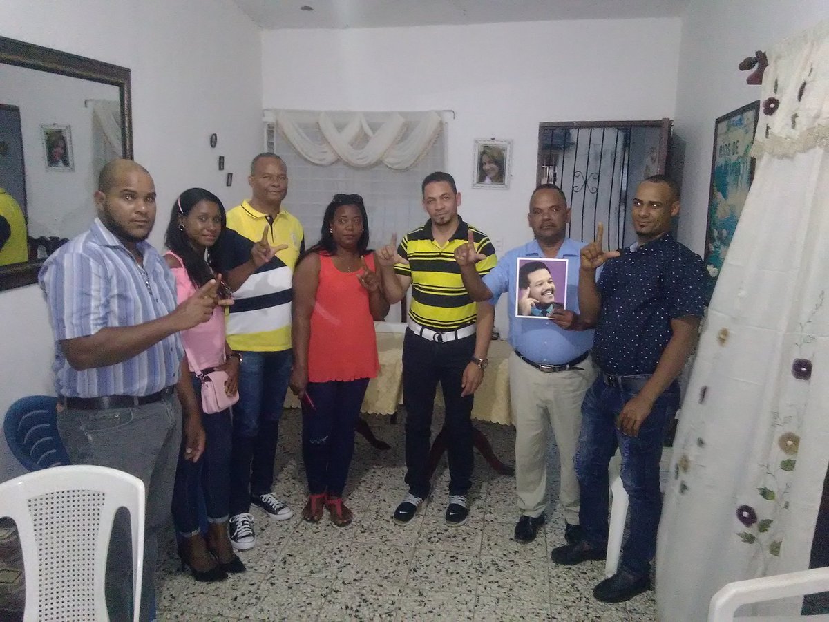yonatanpaulino's tweet photo. Equipa de san pero en favor de la campaña de leonel Fernández https://t.co/mwz4U4J5AM