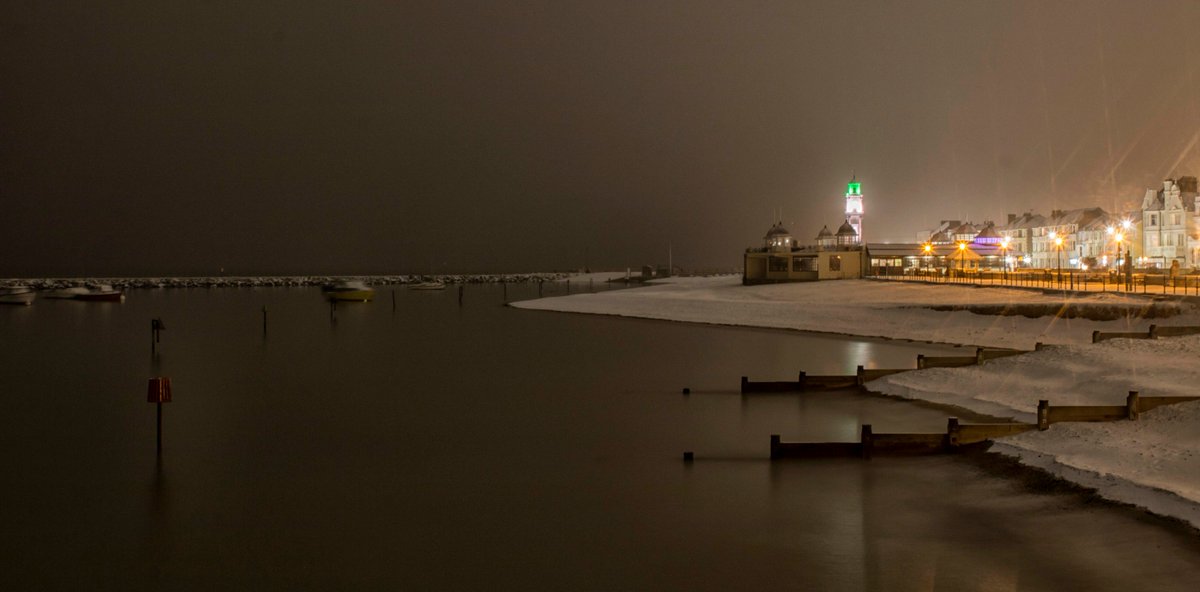 Keztastrophe's tweet photo. My entry for this weeks #WexMondays a long exposure of a snowy Herne Bay seafront #hernebay #snow #beastfromtheast https://t.co/SAorT9ibep