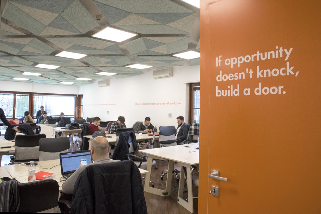 Lo sapevi che diversi studi dimostrano che lavorare in un ambiente di co-working è più divertente ed aumenta la produttività della tua startup innovativa o del tuo team?👨‍💼
Scopri:⬇️ #coworking #coworkingspace #startupstudio
buff.ly/2FdIaqM