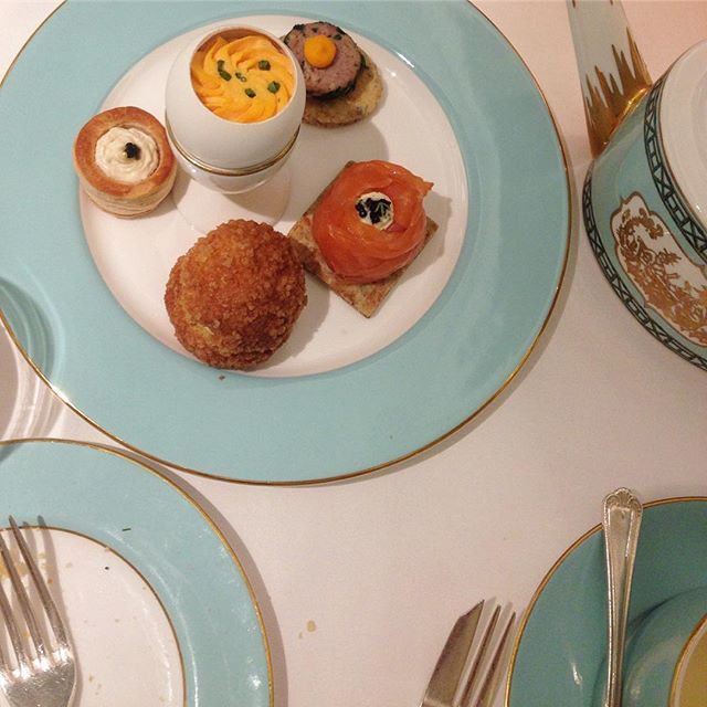 RConsiglieri's tweet photo. Afternoon tea with my mum to celebrate the baby belly @fortnums! #10lastdays #38weekspregnant #babyboy https://t.co/3QCxhfIBbM https://t.co/D5dXHoR2at