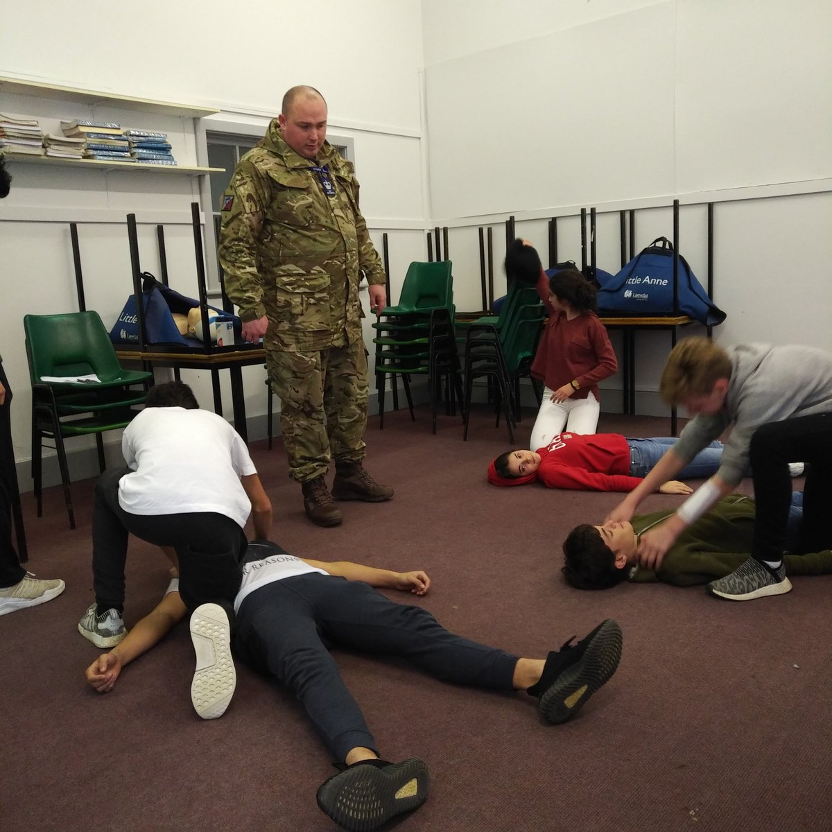 PriorPark's tweet photo. Well done to the 24 boarders who took part in a Heart Start course on Sunday, which included performing CPR and helping someone choking. All now have the skill set to help save a life! #skillsforlife https://t.co/vPlBwbNxkL