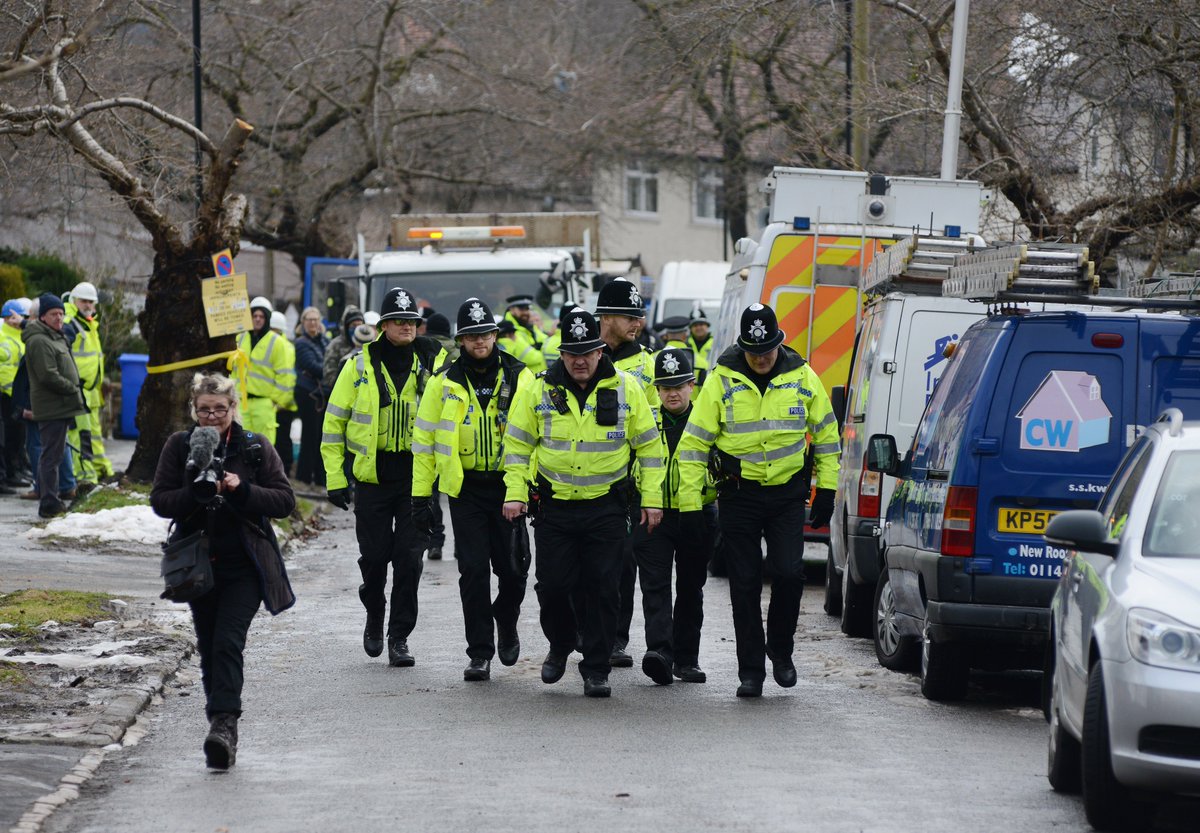 JayMitchinson's tweet photo. Trees Battle - enough is enough: This is what happens to you in #Sheffield if you dare to challenge its city council. Police force descends in large numbers and ugly scenes ensue. This breakdown in communication is heaping shame on Yorkshire. https://t.co/c2Y67rffWJ https://t.co/I6sWBFdOCq
