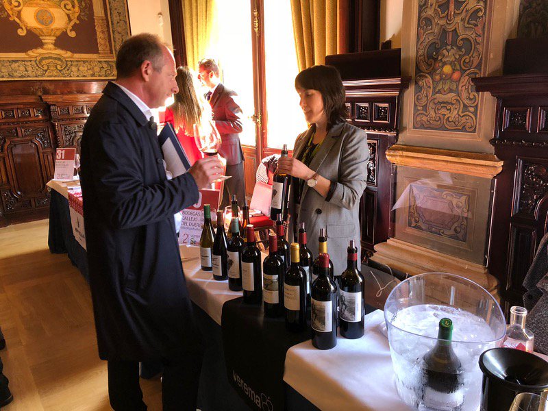 Noelia Callejo, enóloga de <a href="/bodegasfcallejo/">bodegas callejo</a> presentando sus vinos en #VeremaSevilla <a href="/DORibera/">Ribera Del Duero</a> <a href="/Alfonso13Hotel/">Hotel Alfonso XIII</a>