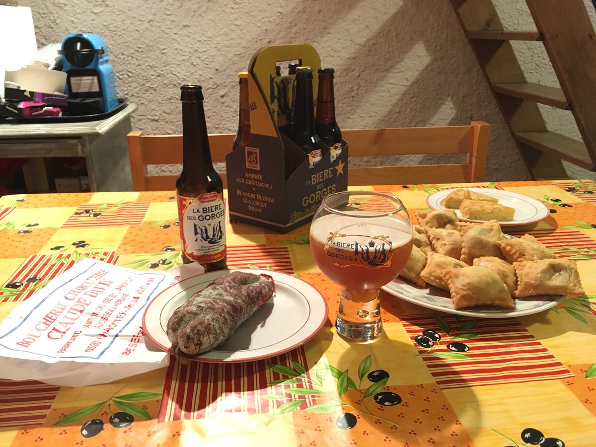 Julienzacharie's tweet photo. 😎😎apéro au ski, #tourtons #saucisson et @bieredesgorges  à @Champsaur3Gliss https://t.co/sgIUDX68Ba