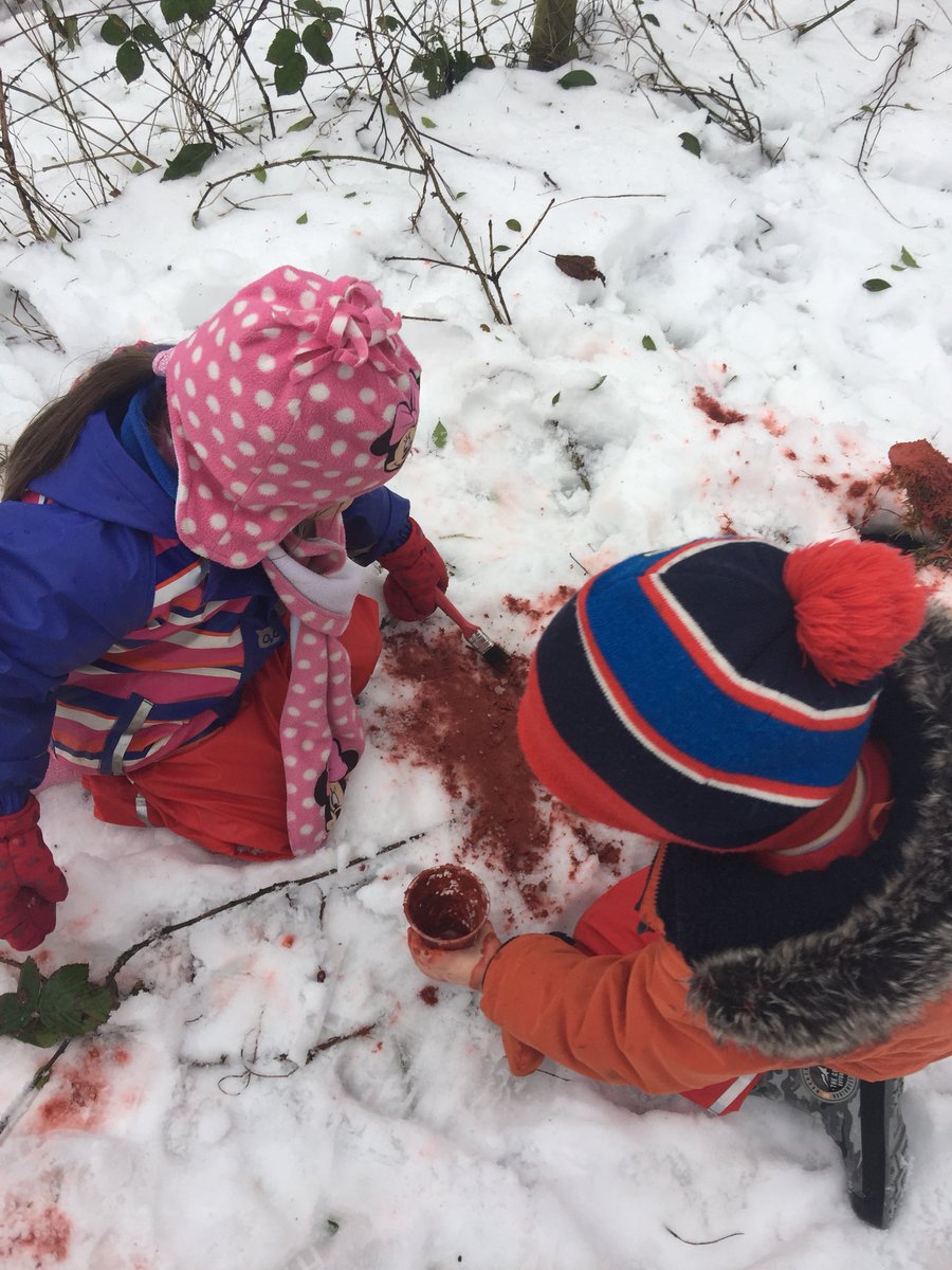 MossheadPre's tweet photo. @CreativeSTAR @Muddyfaces @EDCouncil @earlyyearsscot @BBCScotLearn Painting in the snow! https://t.co/QLLMF2QKVu