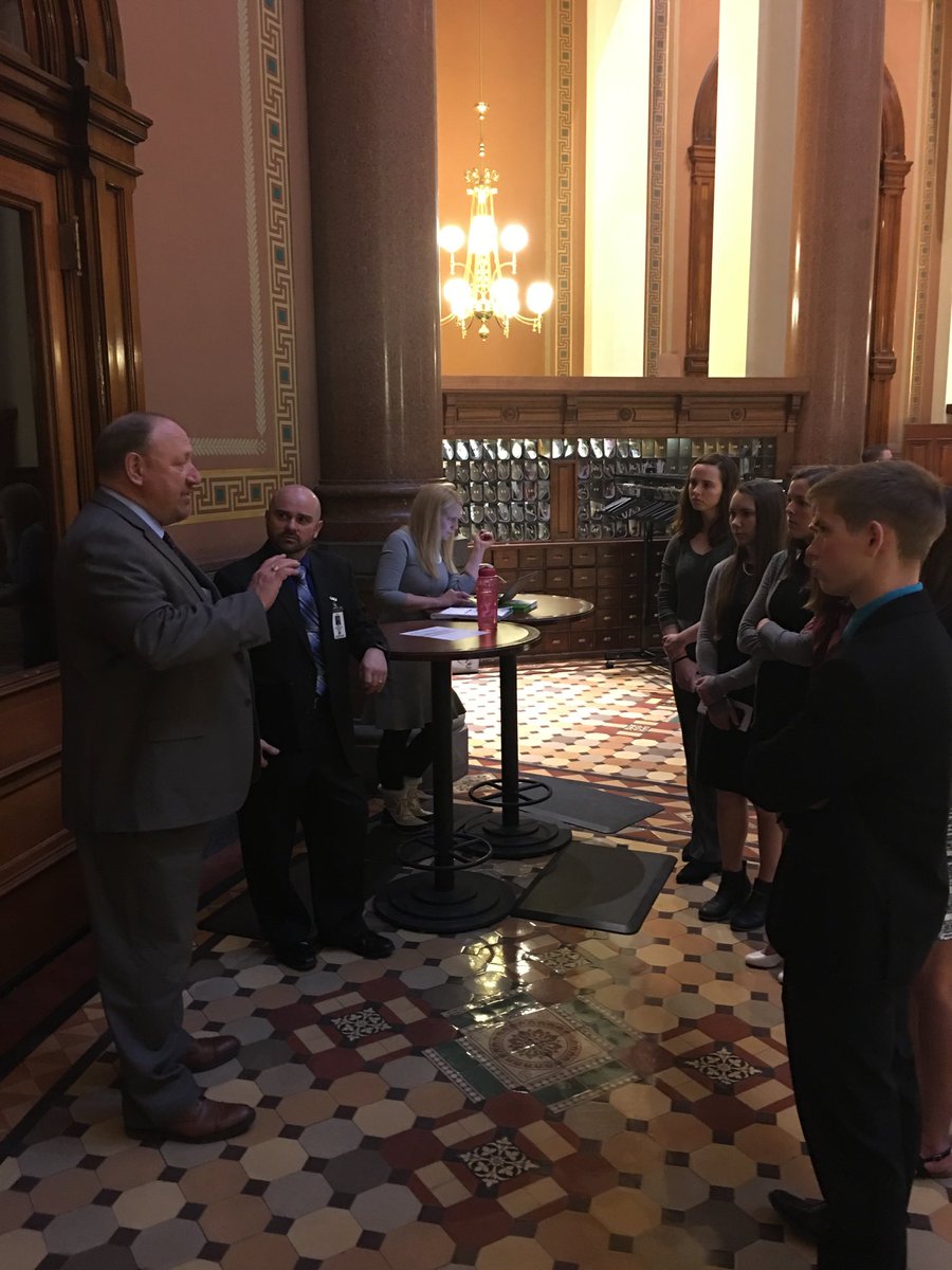 rlibolt's tweet photo. Students and Mr. Berninghaus visiting with Senator Tim Kapucian from Benton Co. @CPUSchools https://t.co/lZdy35g0Ne