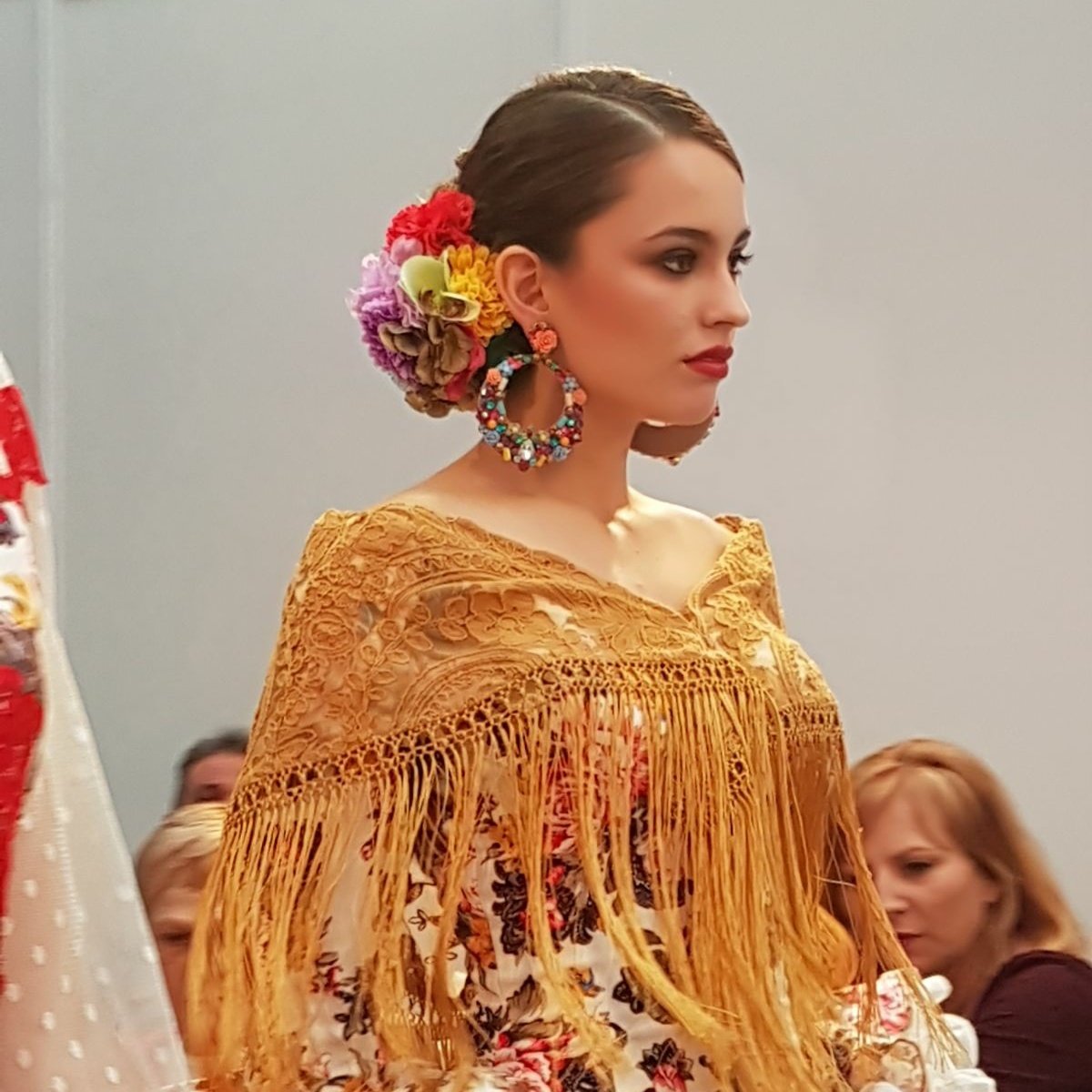 Aralbaverdu's tweet photo. Diseño multicolor que combina con este espectacular diseño de @MelisaLozanoML en el desfile que organizo @FIMAFMalaga #NuevaFotoDePerfil #flamenca #pendienteflamenca #Aralbaverdu #Meraki #MelisaLozano #Aralbaverdu https://t.co/8TwaLhrQ1i