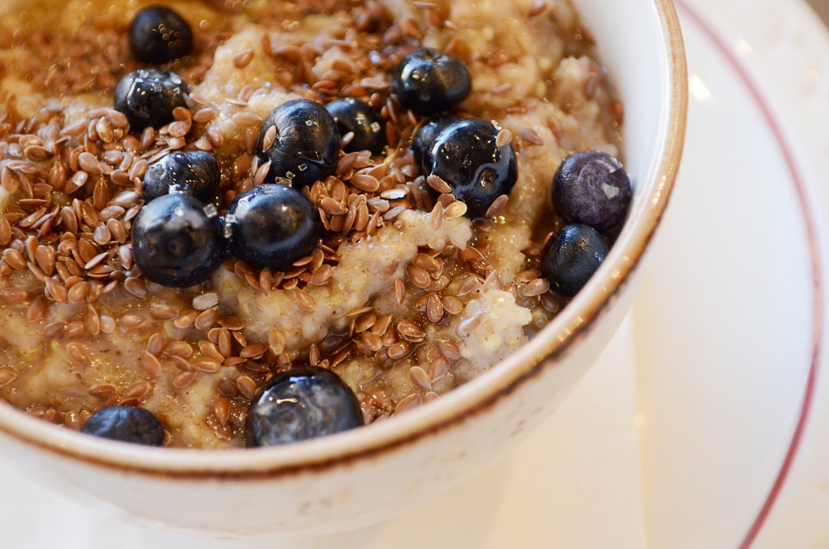 WineAndGarden's tweet image. RT^@highlandgrillmn: Come in and cozy up to our delicious Quinoa Oatmeal! #warmup #getoutofthecold #quinoa #oatmeal #blueberries #flaxseed #healthyeats #HighlandGrill