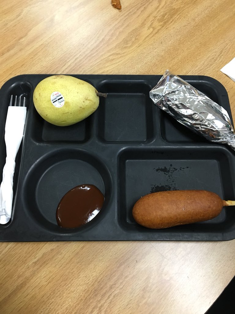 WhatForLunchSHS's tweet photo. we eatin good at smithville high school https://t.co/XktaxXYLVh