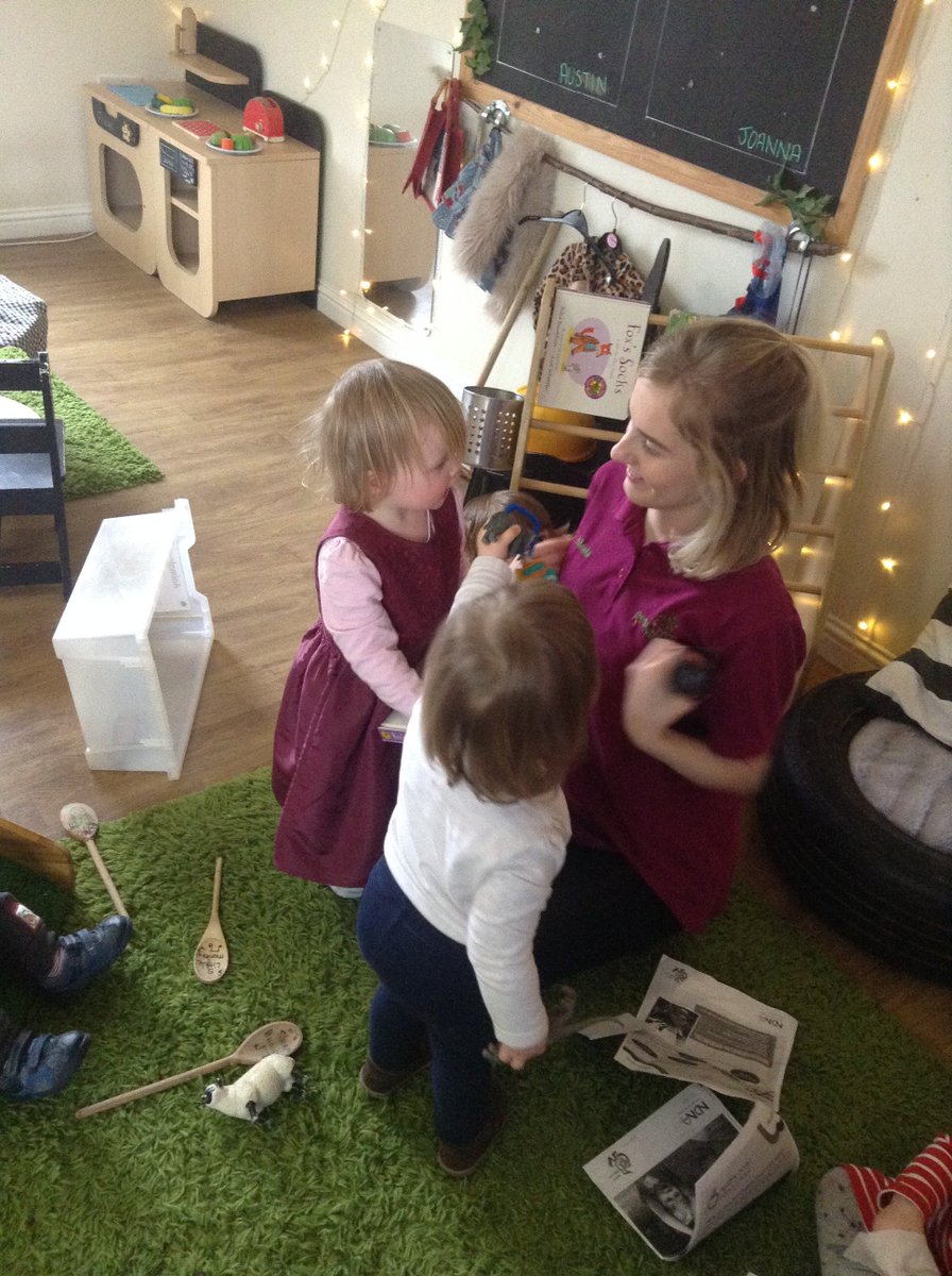 Our Owl Babies did the funky feet music 'a day at the zoo'. During it one of the children went across to our box of animals. They started making animal noises. 'quack quack' 'raaar' 'nibble nibble' and did some running on the spot. #HealthyBodyHappyMe @NdnaScotland @NDNAtalk
