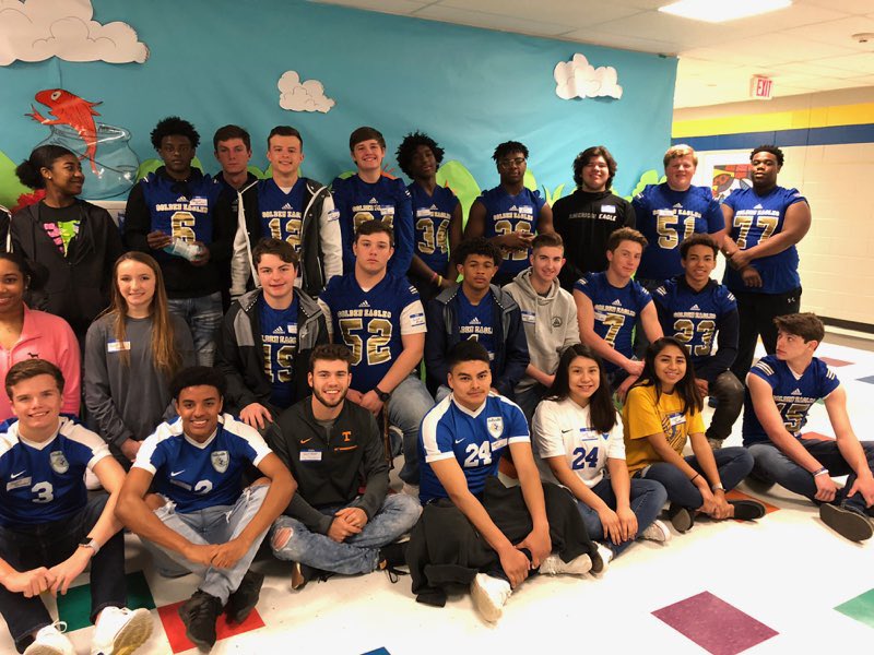 BedCoSchools's tweet photo. Great group of students from Shelbyville Central reading to students at Learning Way this morning. https://t.co/uuGdodEsm7