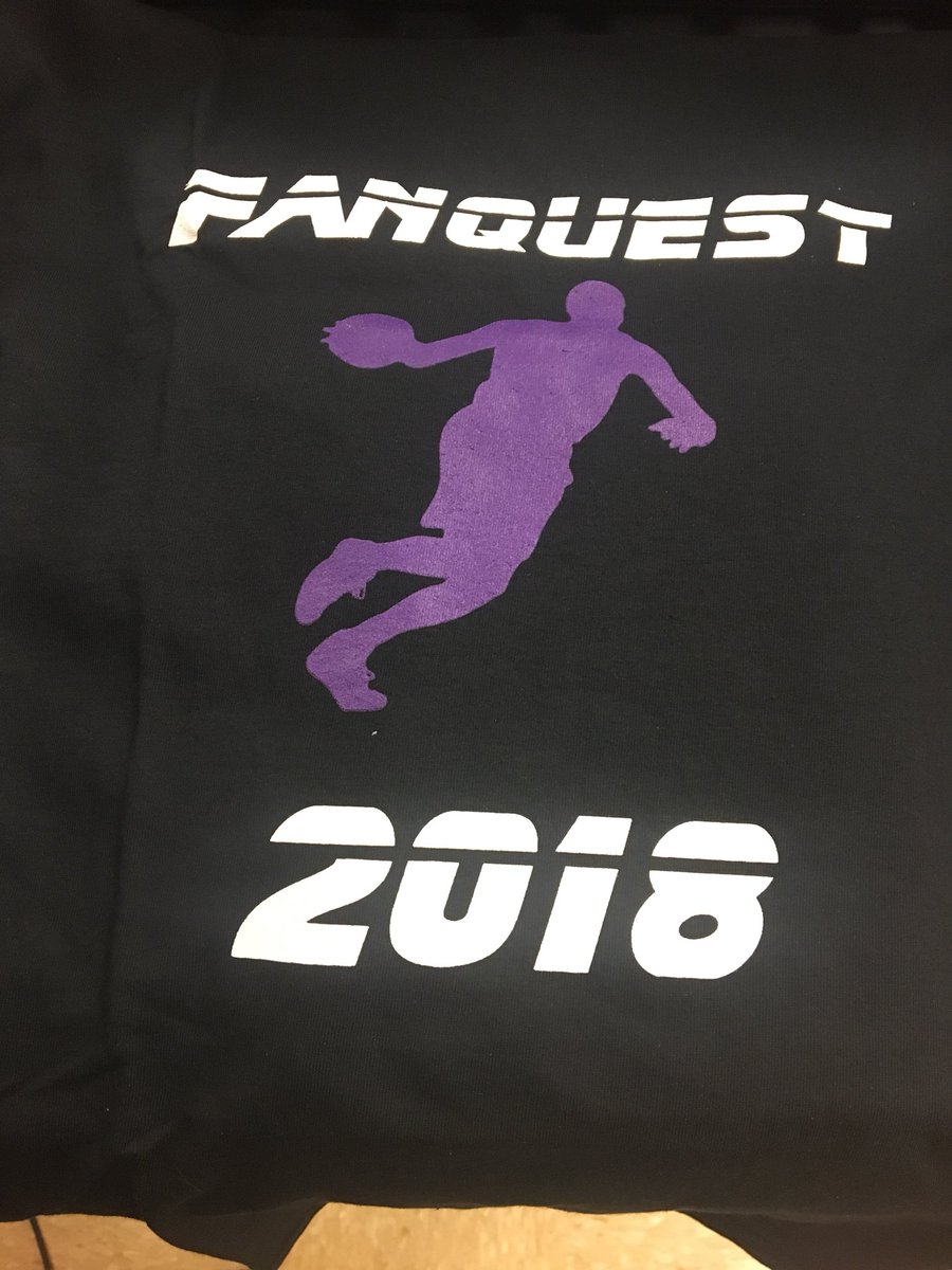 BruinsDSA1's tweet photo. I got my t-shirt for FanQuest! Did you get your shirt yet? On sale during all lunches this week! https://t.co/snVJNCKnU8