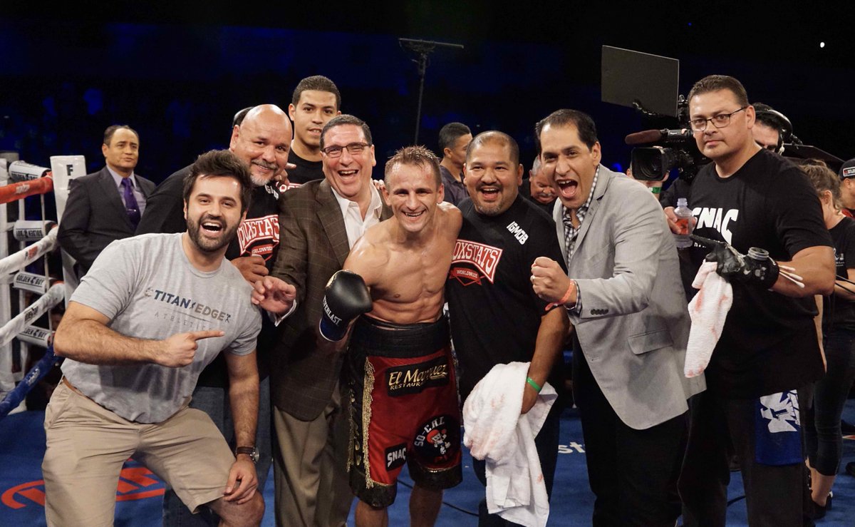 BannerBoxing's tweet image. #MondayMotivation today with world class lightweight @zarpetrov--here with his #team celebrating his #September2016 win ! #Motivation #Monday #ElZar #TeamPetrov #TeamBanner #BannerBoxing #BP #Boxing Photo by: @kytemonroe