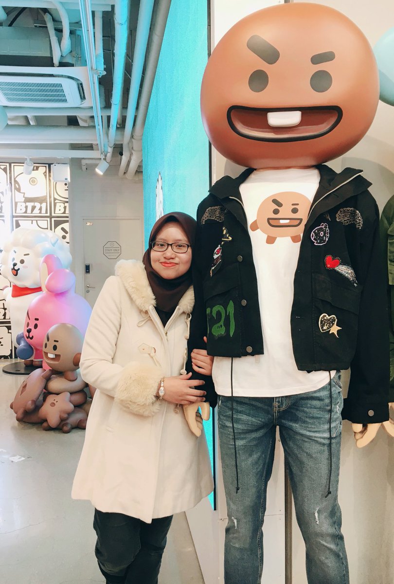 yoonjin12439's tweet photo. yoonjin who? i only stan rj and shooky. so hard to choose ❤️ 

#yoonjin #rjshooky #bt21 #ArmySelcaDay #iHeartAwards #BestFanArmy #BTSARMY @BTS_twt https://t.co/lLRYnWvvUt