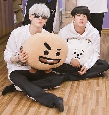 yoonjin12439's tweet photo. yoonjin who? i only stan rj and shooky. so hard to choose ❤️ 

#yoonjin #rjshooky #bt21 #ArmySelcaDay #iHeartAwards #BestFanArmy #BTSARMY @BTS_twt https://t.co/lLRYnWvvUt