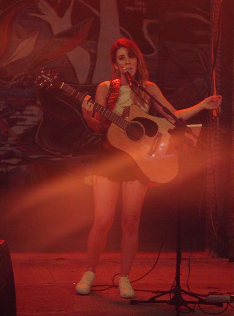 Sofia_Pill's tweet photo. Anoche toqué en @pasajeitalia y fue genial compartirlo con gente que quiero mucho ❤️🐯⭐️ #live #set #show #buenosaires #tigre #music #envivo #cantante #airenemispulmones #pateticayfeliz #compositora #distritotigresur #PasajeItalia https://t.co/W5nRZCvxCi