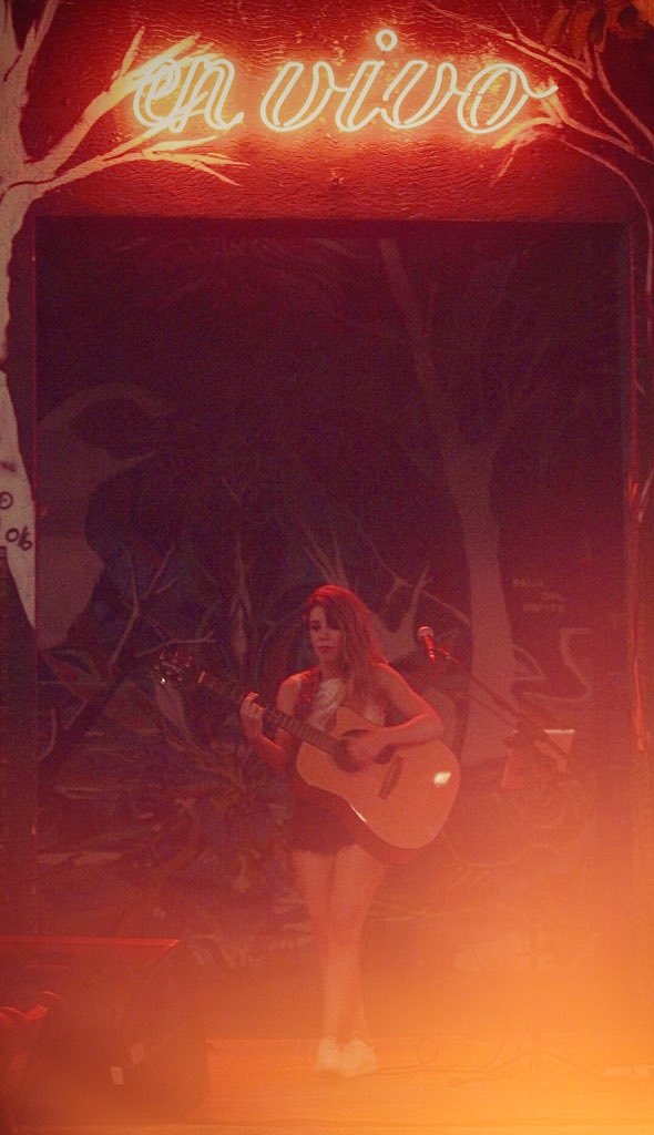 Sofia_Pill's tweet photo. Anoche toqué en @pasajeitalia y fue genial compartirlo con gente que quiero mucho ❤️🐯⭐️ #live #set #show #buenosaires #tigre #music #envivo #cantante #airenemispulmones #pateticayfeliz #compositora #distritotigresur #PasajeItalia https://t.co/W5nRZCvxCi