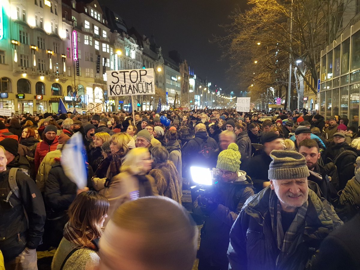tapolitikaCZ's tweet photo. Protest proti volbě Zdeňka Ondráček a do čela parlamentniho výboru pro kontrolu GIBS.
Jsme tu taky!
#Ondracek #rudyfizl #obuskudopytle https://t.co/E3lN0P1uwA