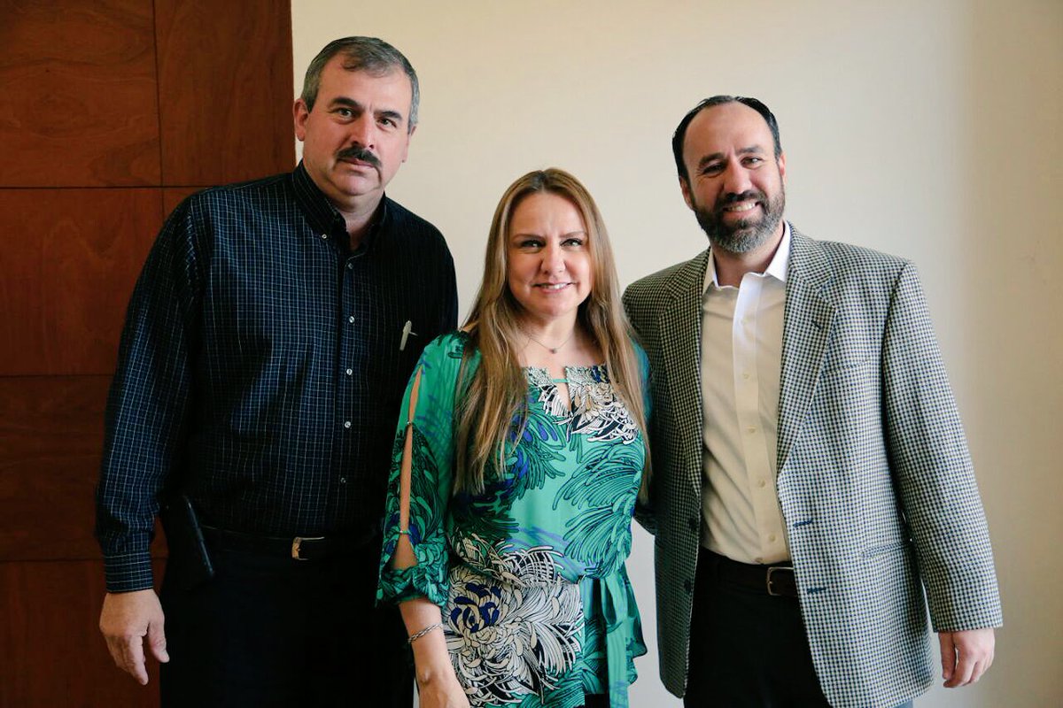 DIFCoah's tweet photo. Esta mañana nuestra Pdta y Dir Gral  @MarcelaGorgon y @docardenas se reunieron con el Srio de Inclusión y Desarrollo Social @Inocencio_AW para acordar acciones conjuntas que permitirán mejorar los niveles de bienestar y desarrollo humano de los coahuilenses #FuerteCoahuilaEs https://t.co/i0AwlcZGnl