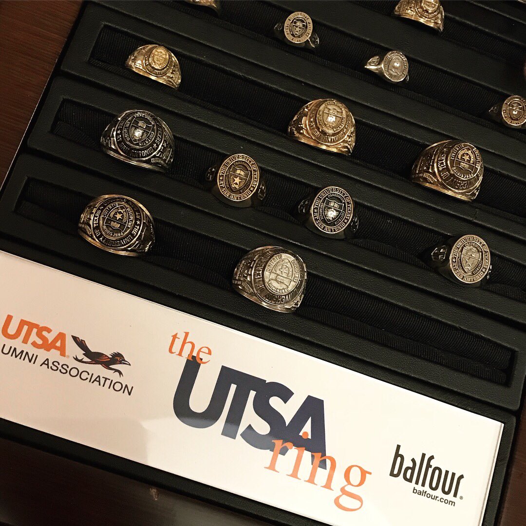 StudentsAtUTSA's tweet image. Let #UTSA put a ring on it!#UTSAGradFest is going on in the HEB Ballroom till 7 pm! #UTSAGrad18 🎓