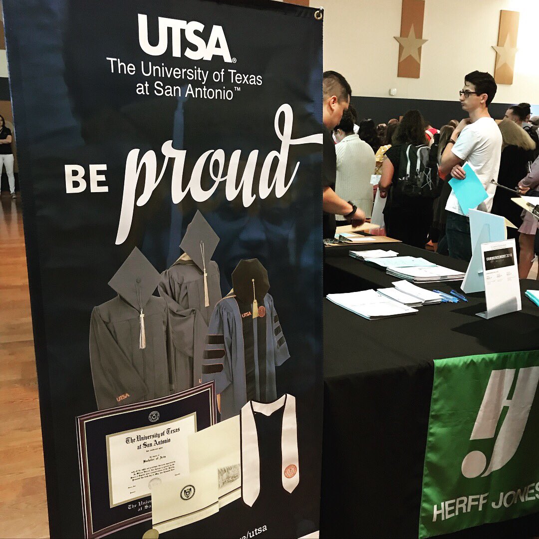 StudentsAtUTSA's tweet image. Let #UTSA put a ring on it!#UTSAGradFest is going on in the HEB Ballroom till 7 pm! #UTSAGrad18 🎓