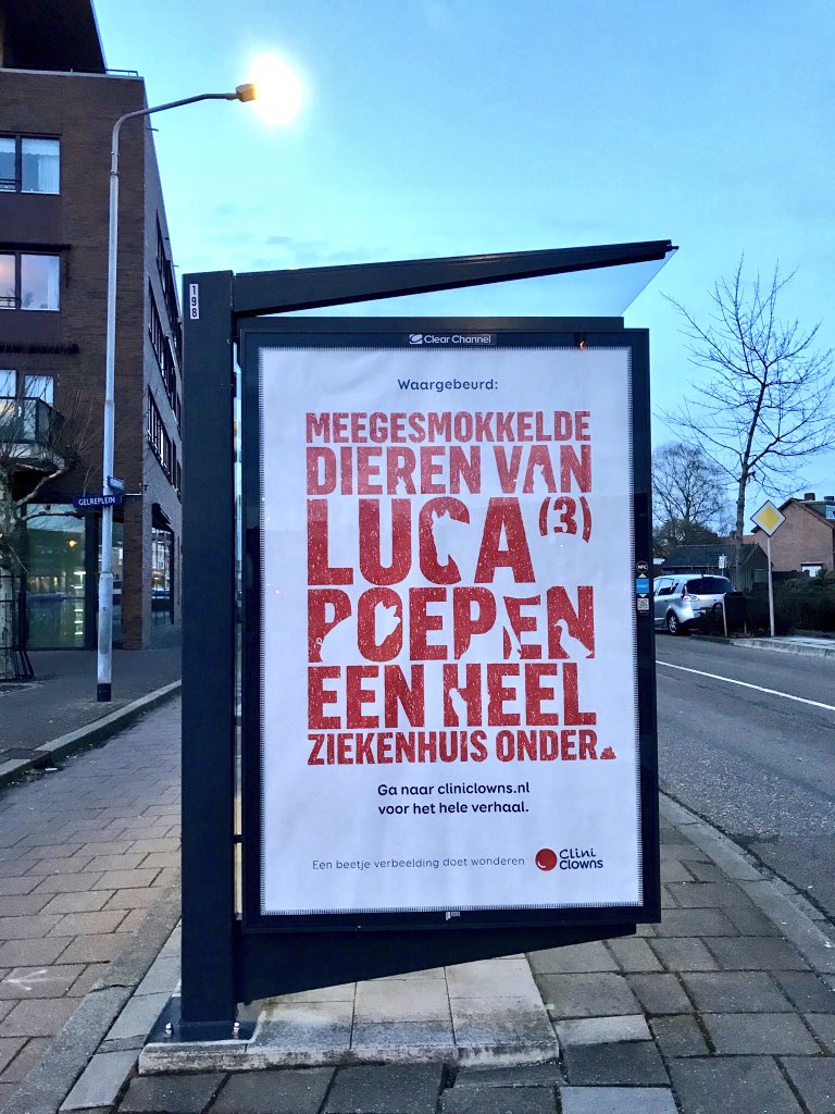 AadLips's tweet image. Kapitaalvernietiging !

Onleesbaar. Geen boodschap. Verstopte afzender. Vraagt (als je al leest) om zoekactie van kijker.

Boodschap op #abri’s en #mupi’s moeten in ‘n oogopslag duidelijk zijn.

#fail