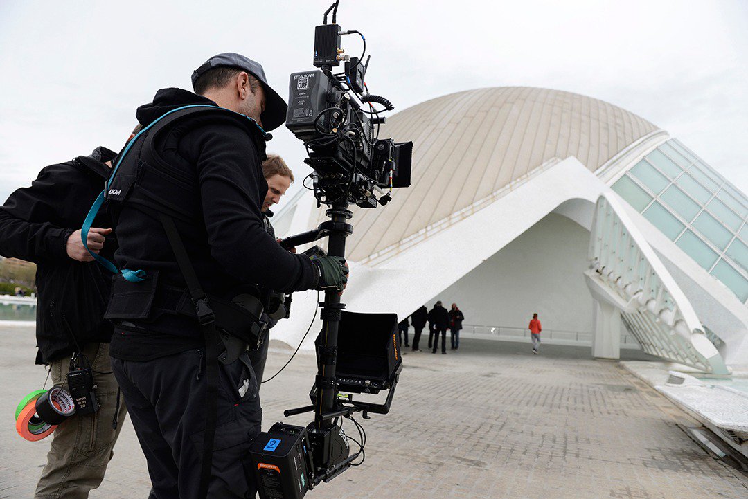 #KDVWorks 
Después de 4 días de intenso rodaje apagamos luces y cámaras 🔚para ponernos manos a la obra y poder mostraros muy pronto 🔜 los #20añosdesueños de Aurora, protagonista de "canasta".