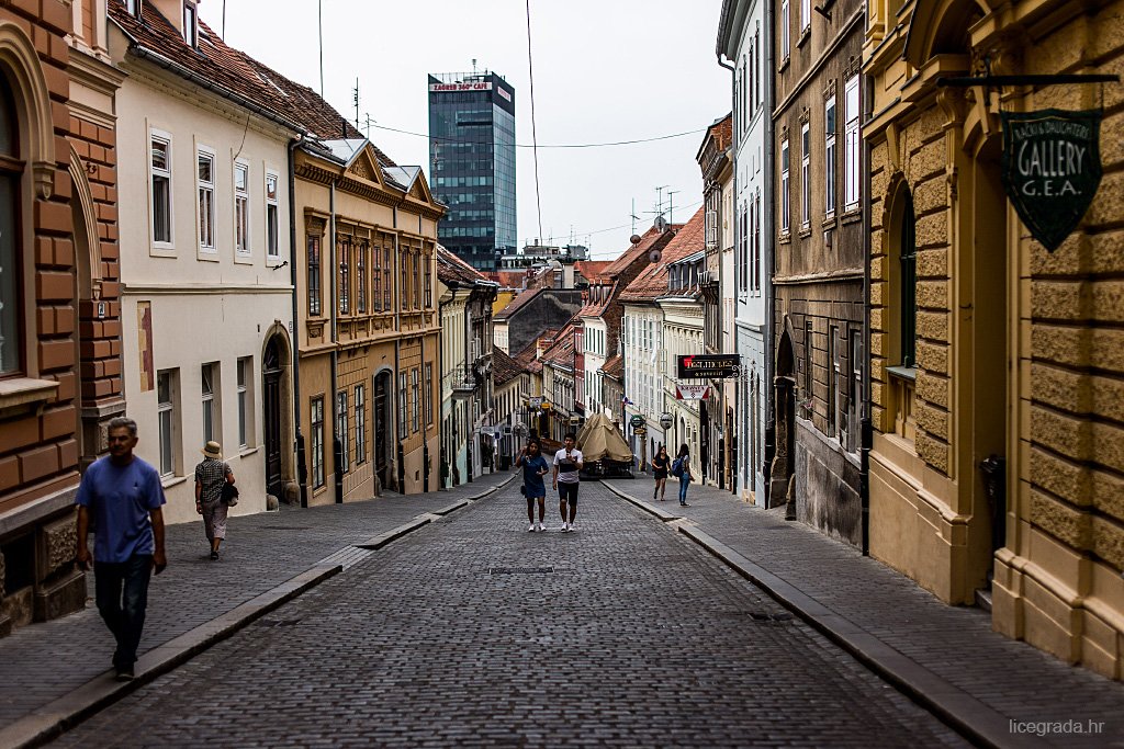 lice_grada's tweet photo. Nakon pauze preko vikenda, nastavljamo s #zagreb60 , a danas je na rasporedu - Radićeva ulica ❤️😊 https://t.co/AdRkZLeX0H 📷 #RadicevaUlica #Radiceva #Zagreb #LiceGrada https://t.co/a9J8Oiwzvy