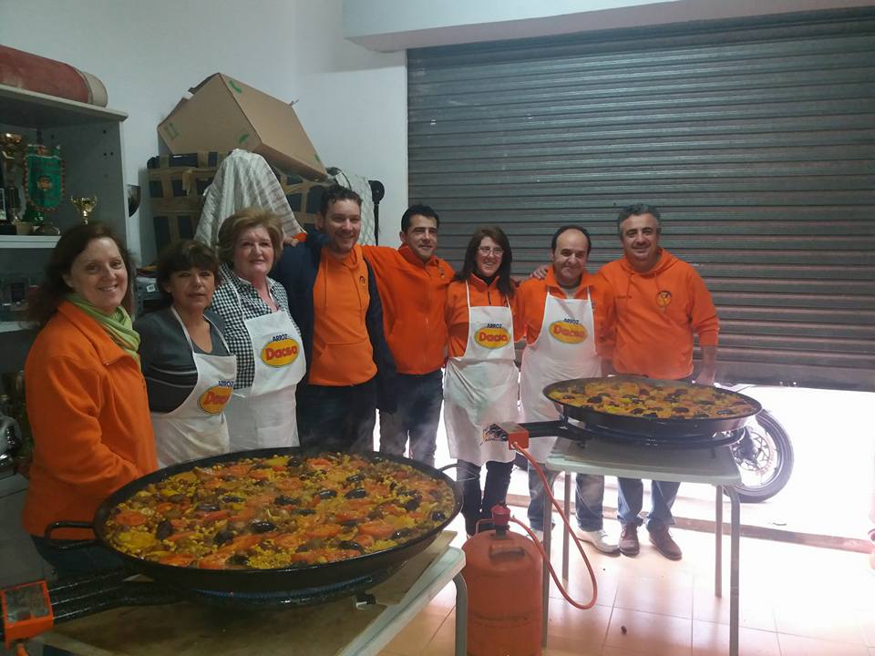 FallaPouet's tweet photo. Domingo de Arroz al Horno, con la colaboración de @arrozdacsa. Ya huele a fallas en @FallaPouet  #elpouetdecampanar #sompouet #actividadespouet https://t.co/c92lU2pdKD