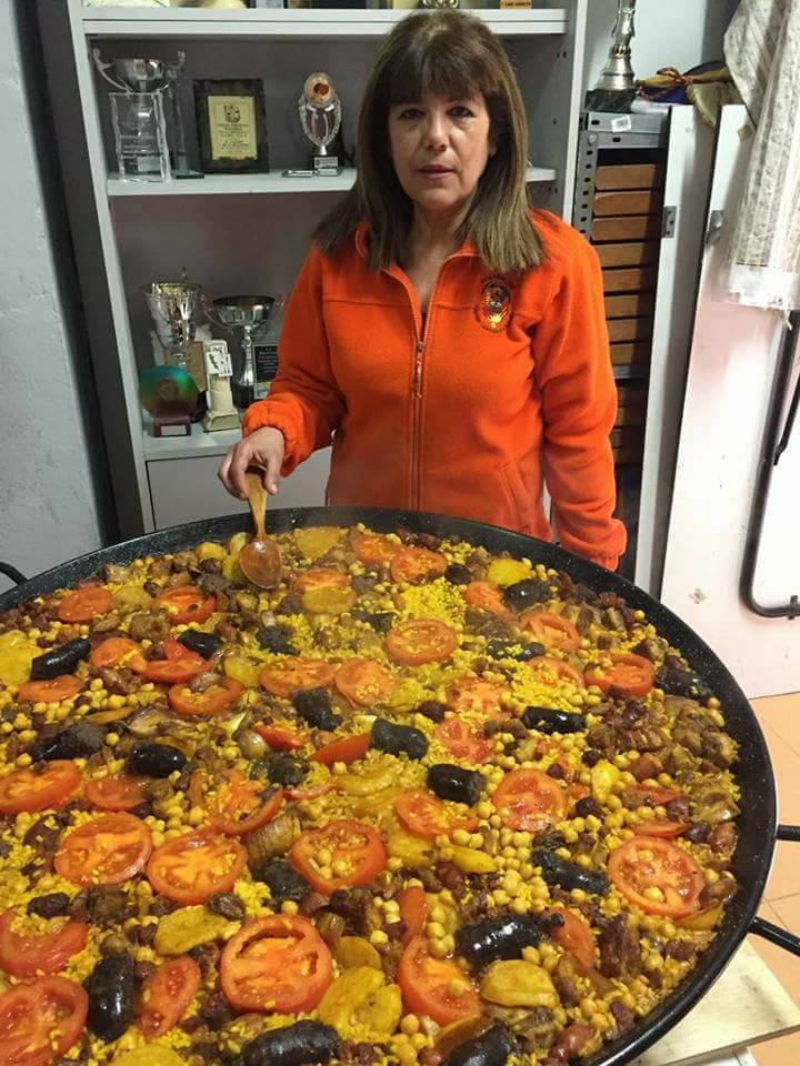 Domingo de Arroz al Horno, con la colaboración de <a href="/arrozdacsa/">Arroz Dacsa</a>. Ya huele a fallas en <a href="/FallaPouet/">Falla Pouet Campanar</a>  #elpouetdecampanar #sompouet #actividadespouet