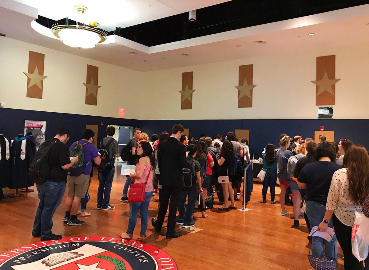 UTSA's tweet image. Happening now… #UTSAGradFest at Main Campus. Stop by to learn about Commencement and enter to win some great prizes. There’s also a selfie station! #UTSA #UTSAGrad18