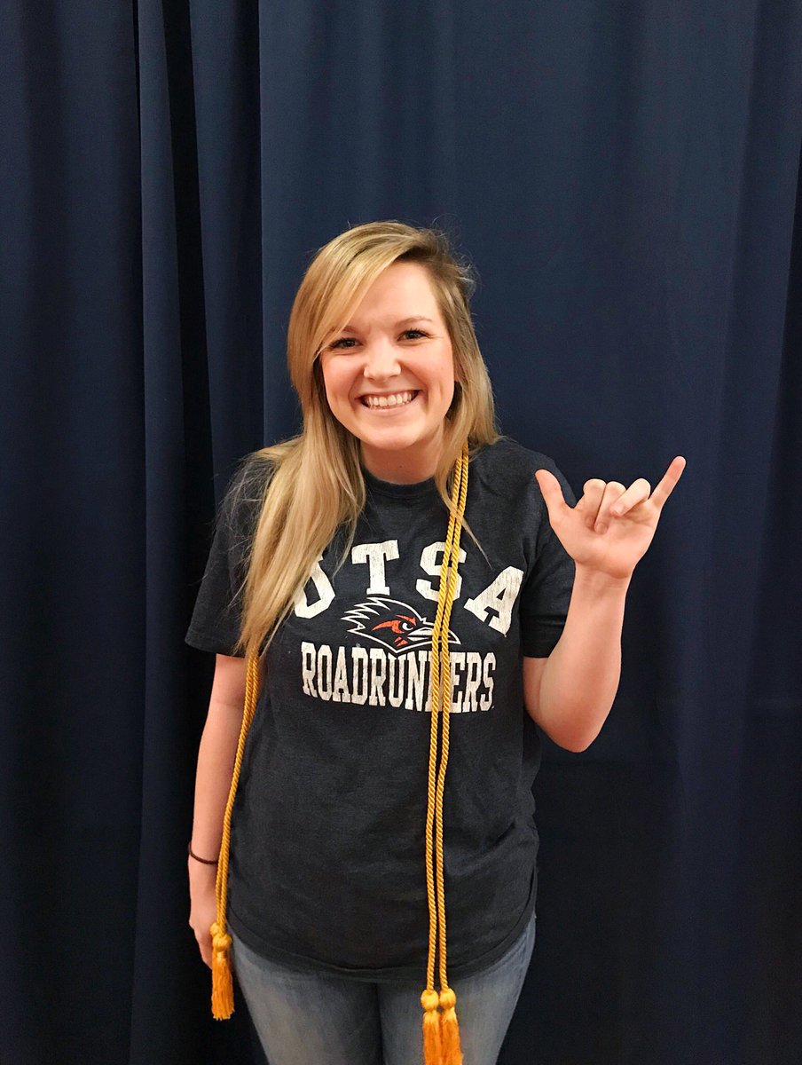 UTSA's tweet image. Happening now… #UTSAGradFest at Main Campus. Stop by to learn about Commencement and enter to win some great prizes. There’s also a selfie station! #UTSA #UTSAGrad18