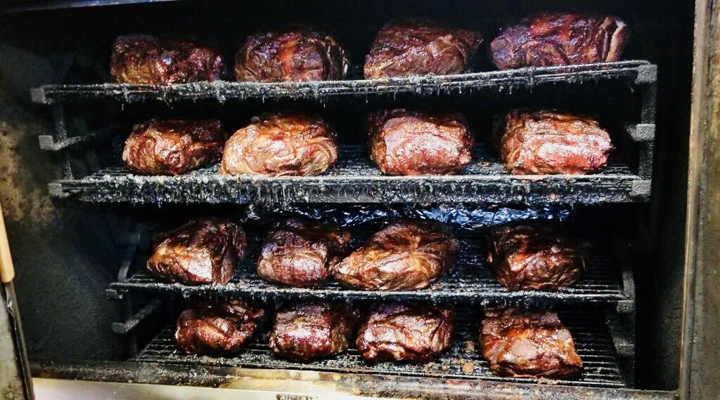 This is the way they do it <a href="/SmokinAcesFL/">Smokin’ Aces BBQ & Steakhouse</a> in Plant.Their BBQ is worth the trip.#dignitarylife