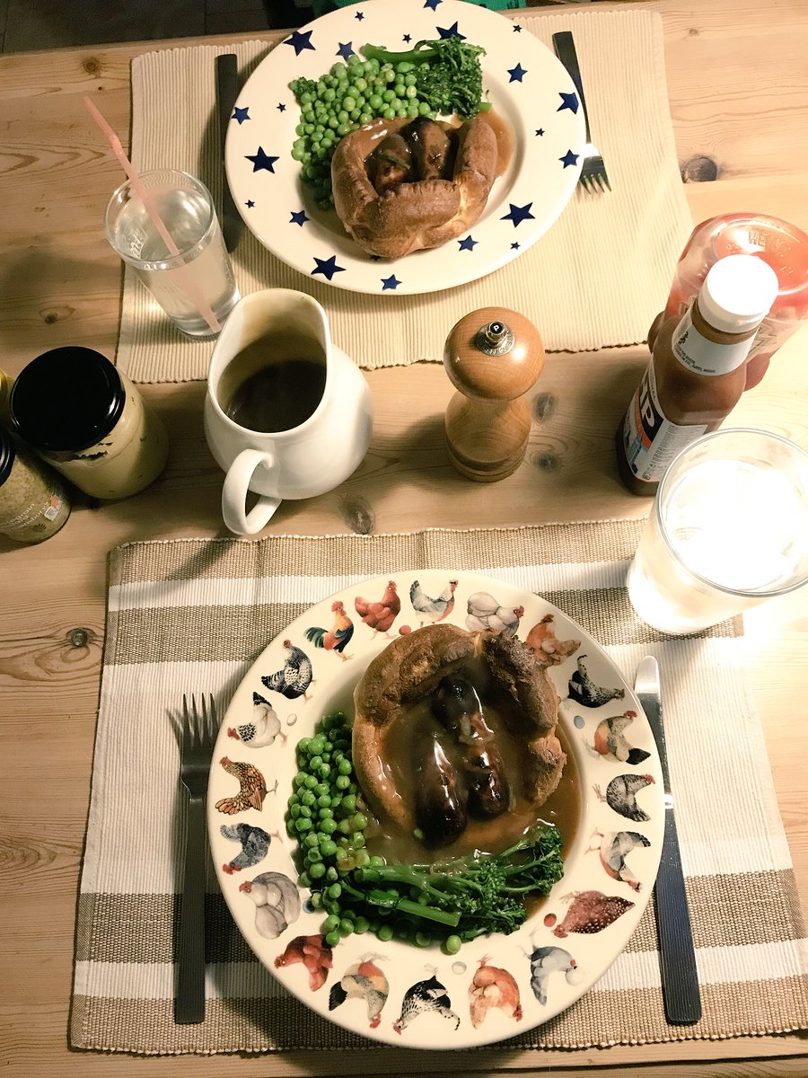 shepherdesskit's tweet photo. #datenight with the wee man. Serious #yorkshirepudding game with #sausages #peas #broccoli and #gravy #happyasapigin💩 https://t.co/zaWXXmUMKK