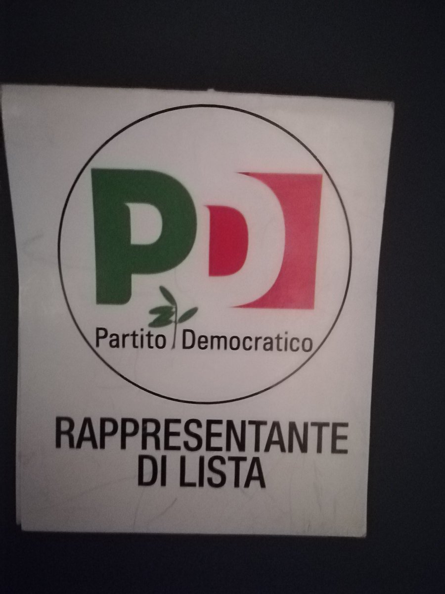 GiovannaGpetri's tweet photo. È stata dura.Con me il tagliandino per lunghe 29 ore e subire gli sguardi grillini e destraioli, ascoltare nei corridoi del seggio la solita frase "se ne devono andare questi disonesti". Anche il presidente di sezione è pregiudizievole verso di me. Ma io non mollo #scelgoPD https://t.co/wF9pIBwP0X