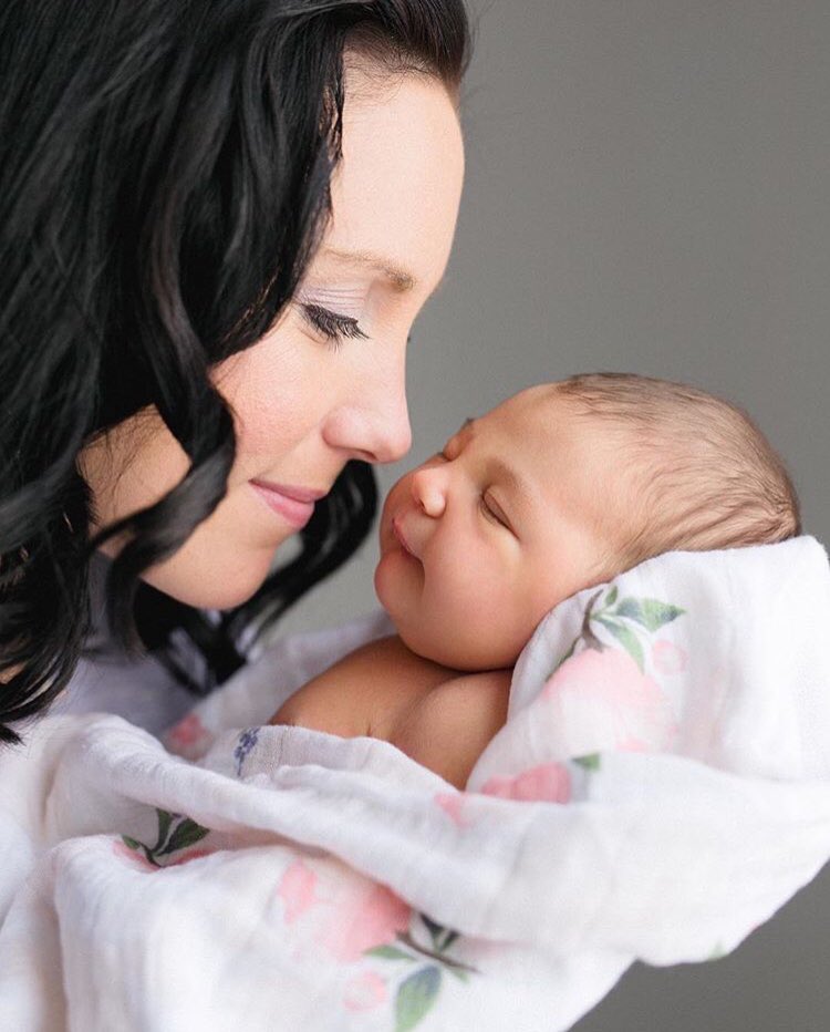 Eberly: 3 weeks old yesterday. Time is flying by. We’re so grateful that daddy is not hauling grain right now so he can stay home with us. 💞 <a href="/DerekSnoopFalk/">Derek Falk</a>