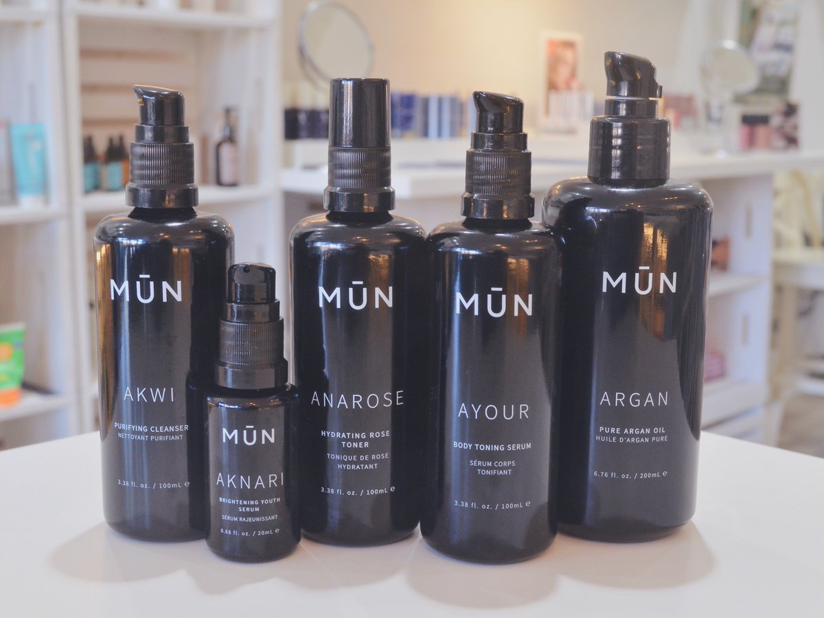 MŪN is now available in-store and online! 🎉  Our current favorite is the AKNARI Brightening Youth Serum, made with three oils that work together to smooth wrinkles, repair sun damage, soothe inflammation, and brighten under-eye circles #SeaMakersCo #MUNskincare