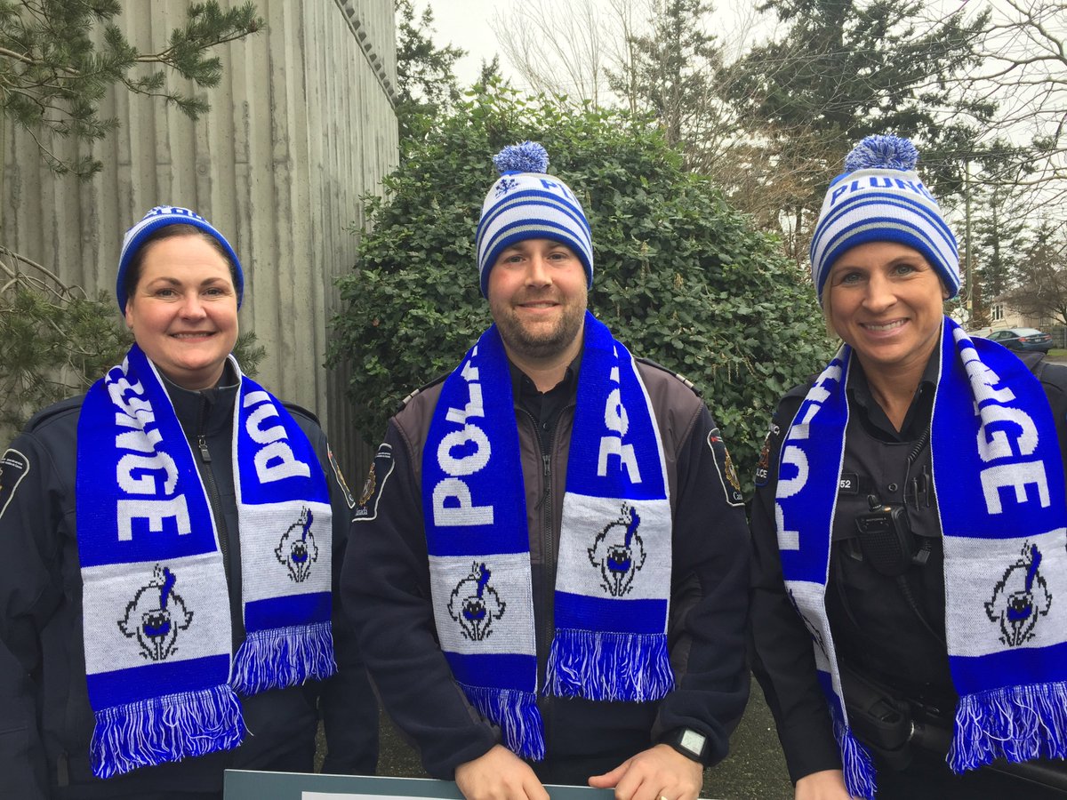 BCLETR's tweet photo. Look cool while getting #FreezinForAReason with 2018 Vancouver Island Polar Plunge for @sobcsociety scarfs and toques! Check out the great gear you can get by raising funds through Polar Plunge for SOBC events: https://t.co/YCa8VClqv3 #OakBay #yyj https://t.co/KpFDvJHPOg