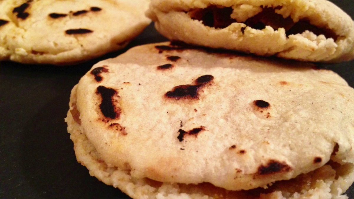 Sabrosia's tweet photo. La opción a tu antojo: Gorditas de frijoles, jalapeño y aguacate https://t.co/jVr2a7klw1 https://t.co/EJ8SKc0o0t