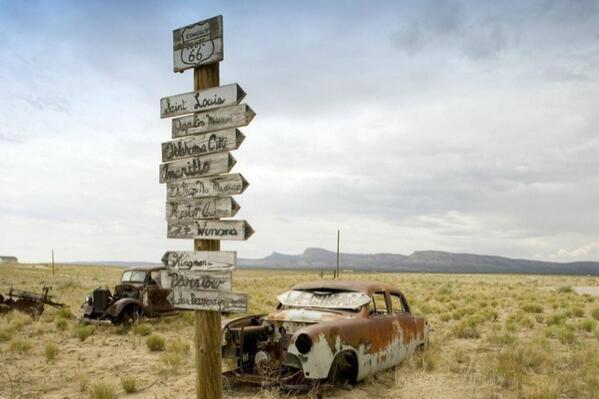FluxFinance_'s tweet photo. Ruta 66. Coches abandonados. https://t.co/p8ENyqpXaQ