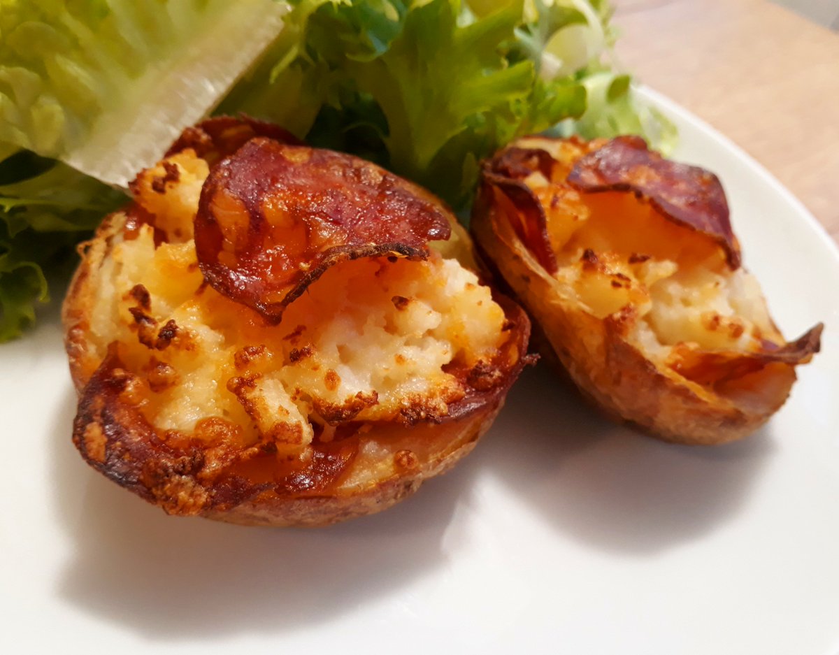 stylethefuture's tweet photo. Chorizo and cheddar cheese potato skins 😁👍 #cheese #chorizo #potato #potatoskins #food #foodiegram #tasty #comfortfood #foodblog #foodblogger #Suffolk #instadish #chefs #foodbloggers https://t.co/V4nZxbV6NR