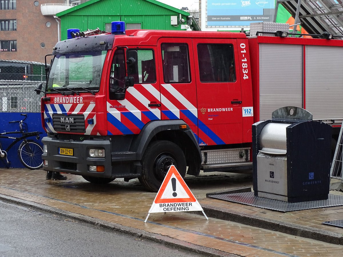 BRWGroningen's tweet photo. Zie je ons met onze voertuigen op de Grote Markt bij het Grand Theatre in Groningen? Geen paniek. We oefenen daar van 19.00 uur tot ongeveer 21.00 uur. Zo zijn we nog beter voorbereid op echte incidenten in de binnenstad! https://t.co/fdOaeCJWrU