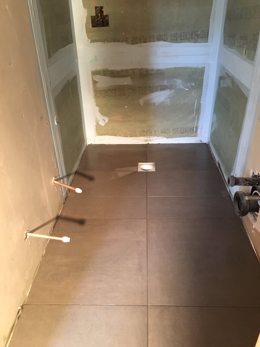 @leedstilers @Andrews_Tiles @LapicidaLtd @KerakollUK @TilemasterTeam @tilemasteradhes @tilemastercraig @taylorthetiler #wetfloor #harrogate #tiling #bespoketiling #highendtiling #tile #tilers #porcelaintiles #tilelove