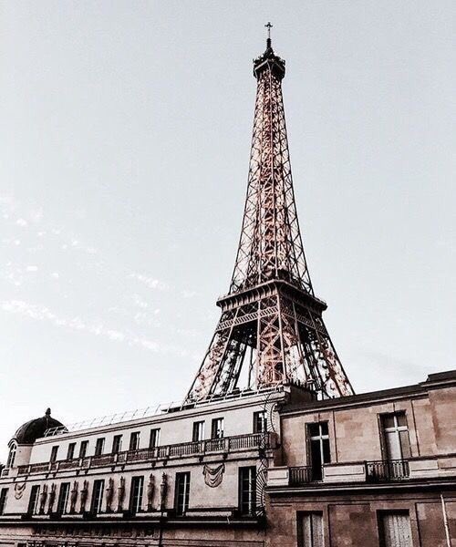 stargirlfiles's tweet photo. Paris, France. https://t.co/ulLSZwArXh