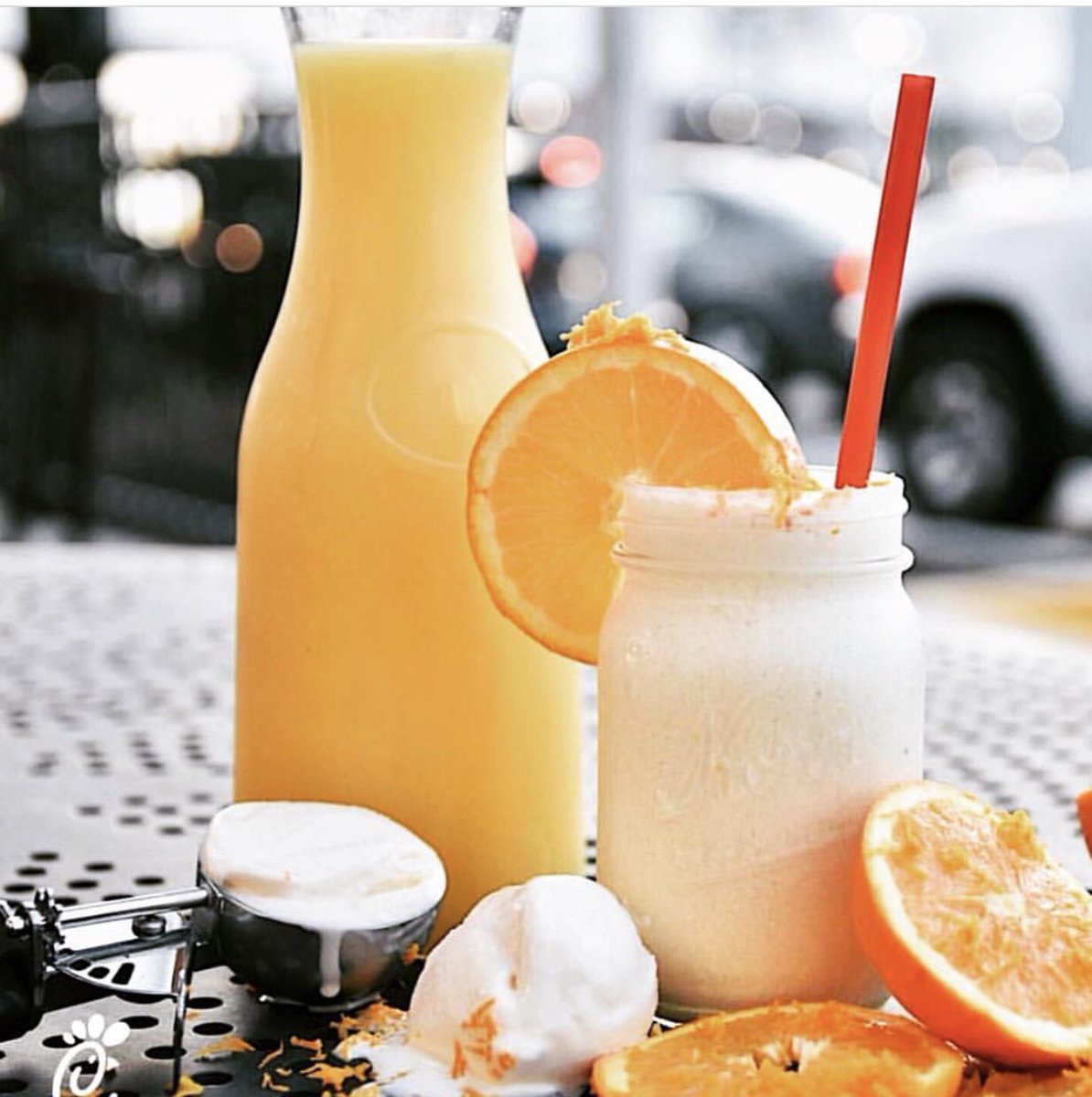 The FROSTED SUNRISE has arrived! A hand-spun, refreshing treat made with Simply Orange Juice and our Ice Dream. #frostedsunrise🍊🍦