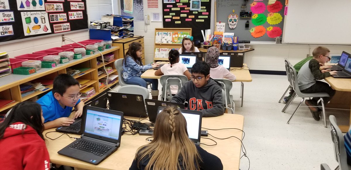 RAlex_teach's tweet photo. Rollercoaster coding. #SteamExpo2018 #steamday2018 @PThiessen_LCPS @slclark61 https://t.co/mwktoJKsz8