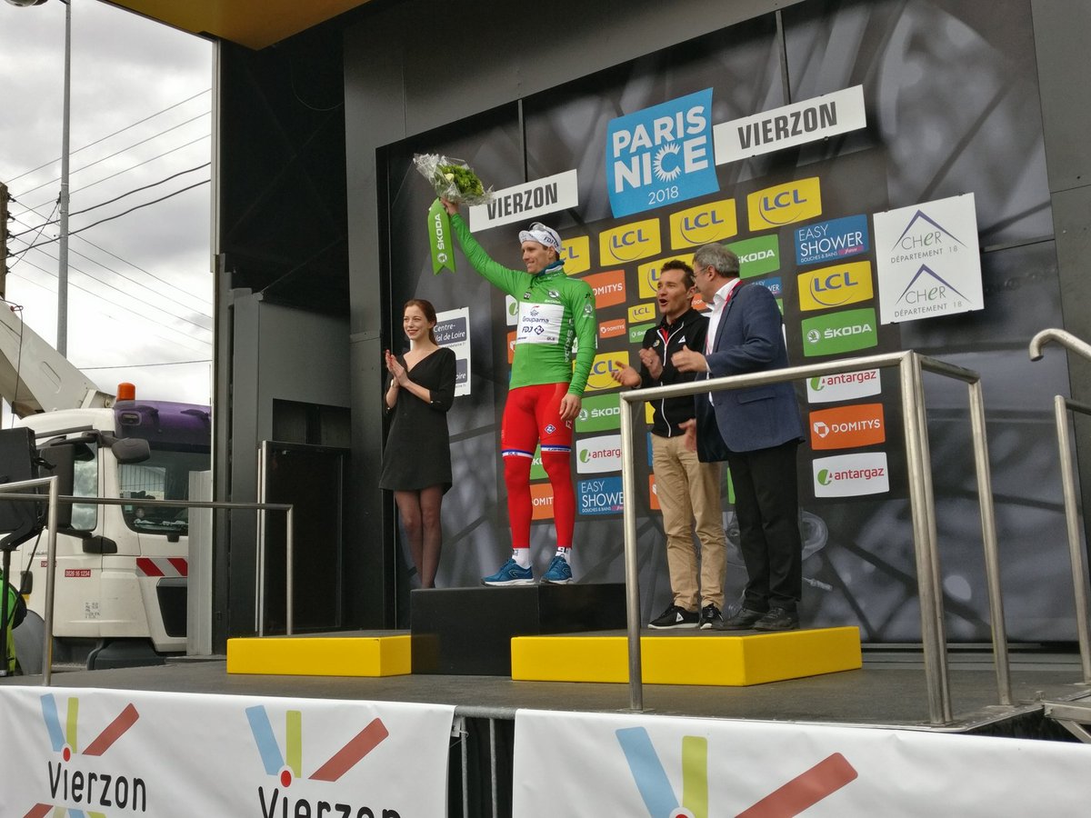 Tente de gagner un maillot vert dédicacé ! ReTweet + follow <a href="/WeLoveCyclingFr/">Škoda We Love Cycling France</a> to win the green jersey signed by today's leader Arnaud Démare 💚🚴‍♂️💨