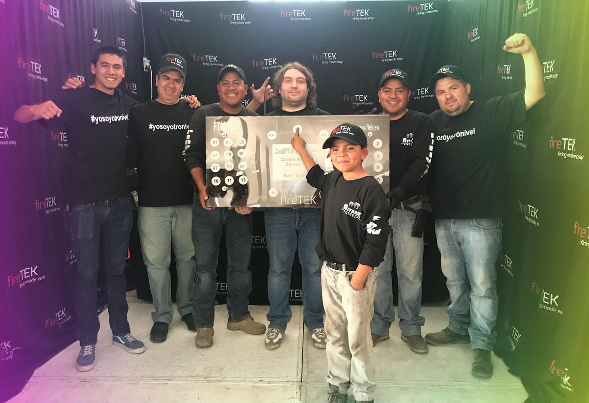 FiretekLatam's tweet photo. Así celebramos a los ganadores del 2o Lugar en Castillos #FNP2018 #mexico #tultepec
ÁLVAREZ Pirotecnia 🎇 
#contodalaactitud #Firetek 
Muchas felicidades!! 🍾🎈 https://t.co/eCo5VrspMg